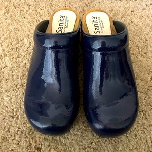 Sanita patent leather clog with wooden heels